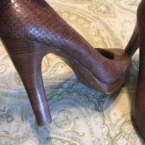 Gorgeous fall shoe! Dress up or with jeans